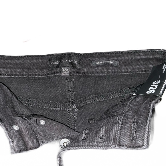 Black jean shorts from Kendall and Kylie - Picture 4 of 4
